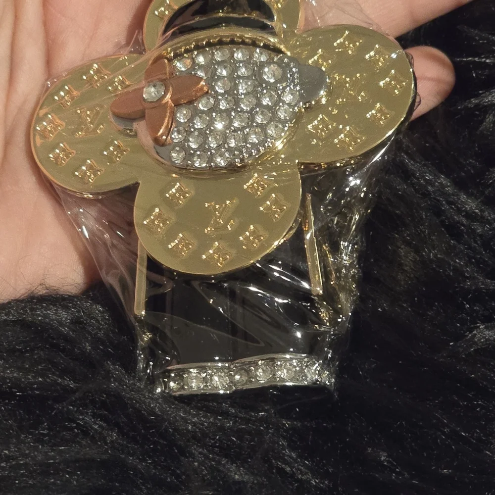LV 18kgp LV Elegant Gold and Silver Keychain